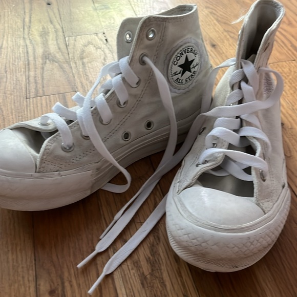 High Top Converse white with embroidered flower - Picture 2 of 5